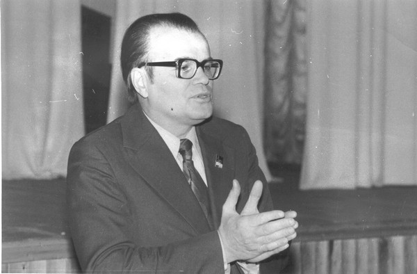 1975 р. М.Братан виступає перед учителями