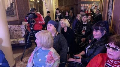 Херсон. Глядачі, які прийшли на презентацію збірки «Херсонщина. Арт-спротив», 29 квітня 2023 р. Фото: Суспільне Херсон