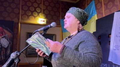 Олена Маляренко презентує свою поезію зі зібрки "Херсонщина.Артспротив"