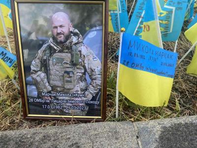 Портрет Героя на Майдані Незалежності у Києві