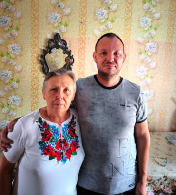 Старший брат Юрій з мамою Галиною Архипівною. Фото: онлайн-журнал «Свої. City»