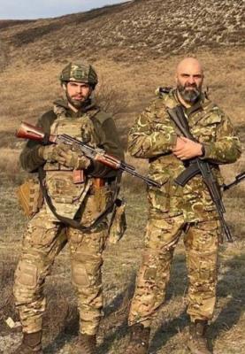 Данило з побратимом. Фото: вебсайт «Українська державна льотна академія»