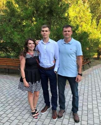 Данило з батьками