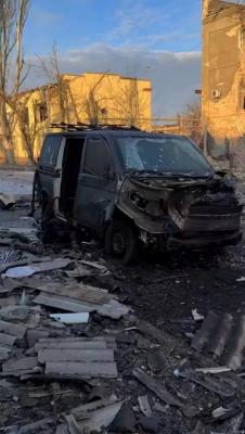 Знищений евакуаційний бус разом з технікою. Фото: вебсайт регіонального телеканалу «Херсон плюс»