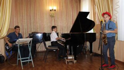 Олександр за викладанням у Херсонській дитячій музичній школі № 4