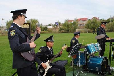 О. Юров у складі музичного оркестру поліції