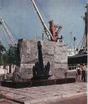 <p>Памятник херсонским портовикам, погибшим в годы Великой Отечественной войны.</p>