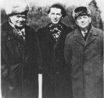 <p>Олесь Гончар, Леонід Коваленко і Григорій Кіпніс (крайній зліва). Біла Церква, 1985 р. Фото Валентини Гончар.</p>