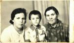 З мамою Тетяною Петрівною та бабусею Надією Федорівною. 1975 р.