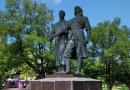 <p>
	Пам'ятник на честь дружби міст-побратимів (м.Генічеськ)</p>