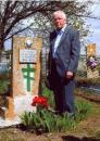 <p>
	<em>Дем’ян Григорович на могилі матері Анастасії Харитонівни.</em><em> 2012 р.</em></p>